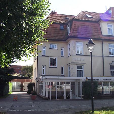 Appartement & Ferienwohnungen Thiess Росток Екстериор снимка