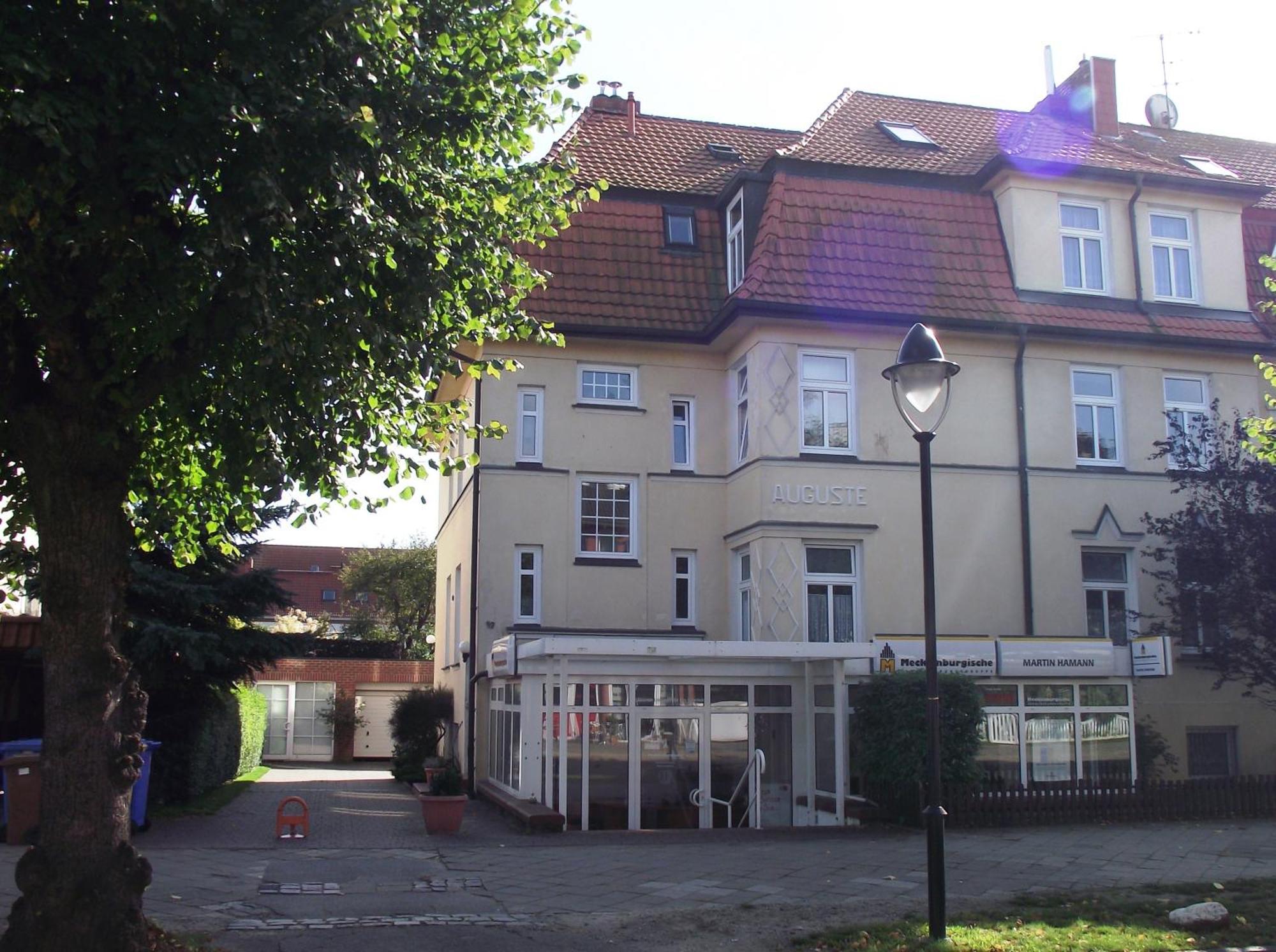 Appartement & Ferienwohnungen Thiess Росток Екстериор снимка